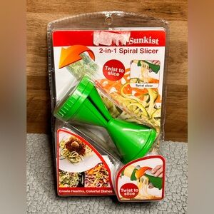 Sunkist 2-in-1 Spiral Slicer Vegetable Slicer Green New In Pack